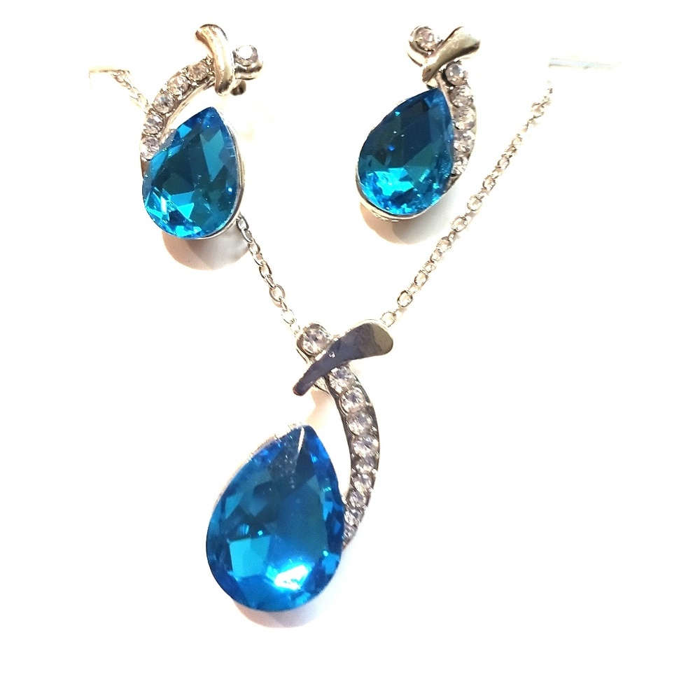 Women's necklace & earring set